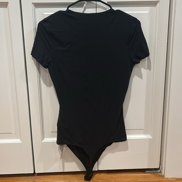Abercrombie & Fitch Soft Matte Seamless Tee Bodysuit - Size M Tall - Black - Picture 5 of 5